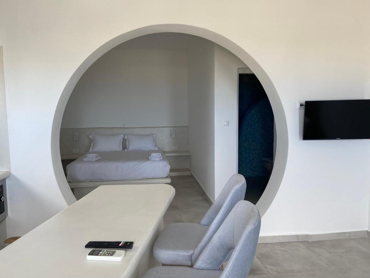 Ena Suites Santorini Pyrgos Kallistis Bagian luar foto