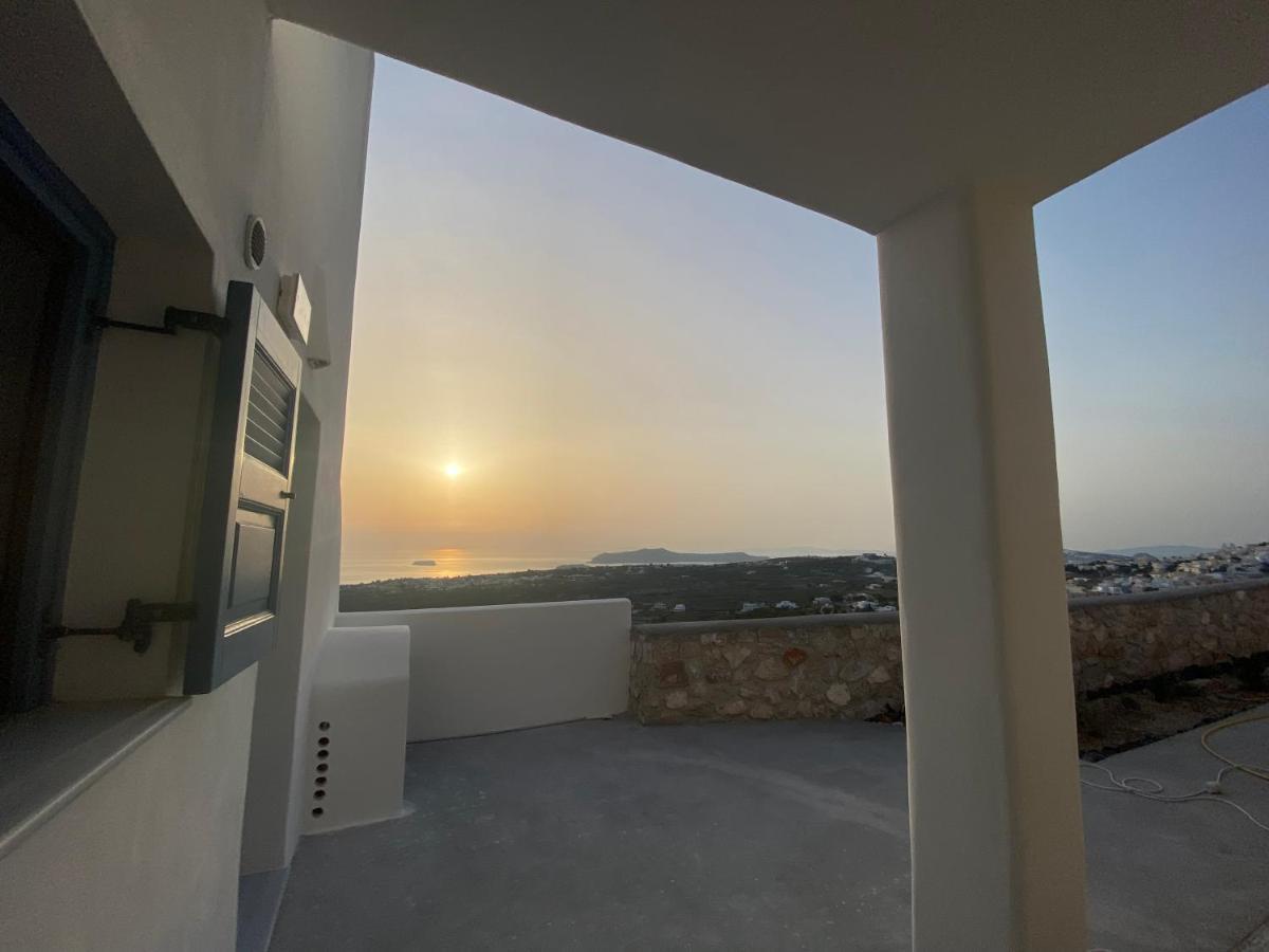 Ena Suites Santorini Pyrgos Kallistis Bagian luar foto