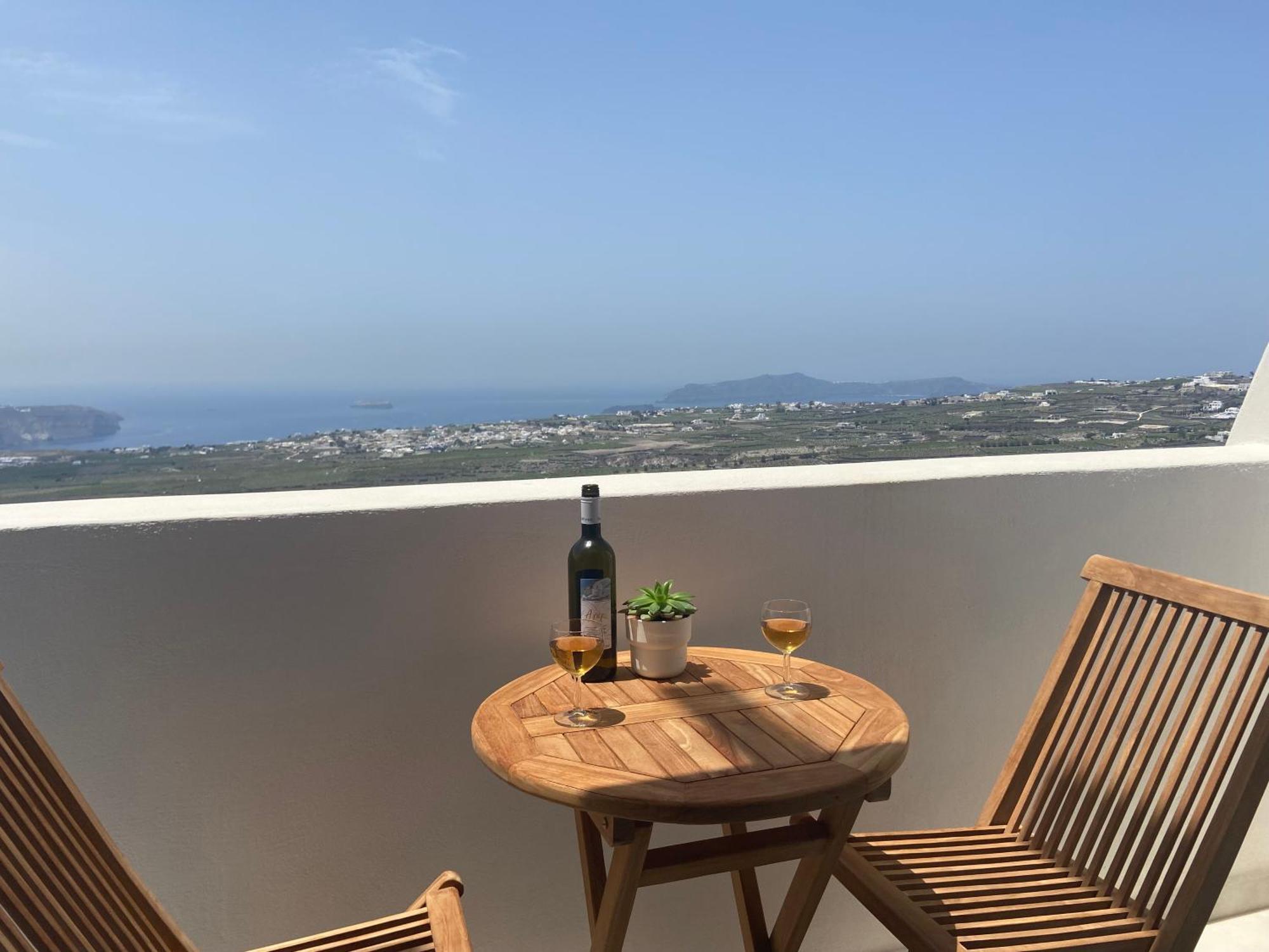 Ena Suites Santorini Pyrgos Kallistis Bagian luar foto